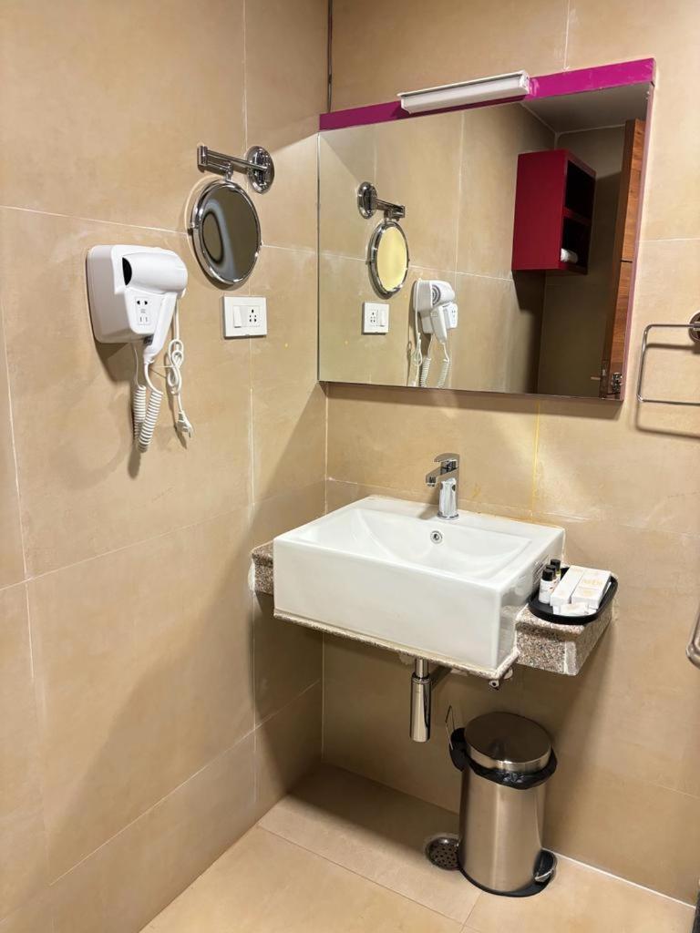 Hotel Golden Orbit Ászánszol Kültér fotó