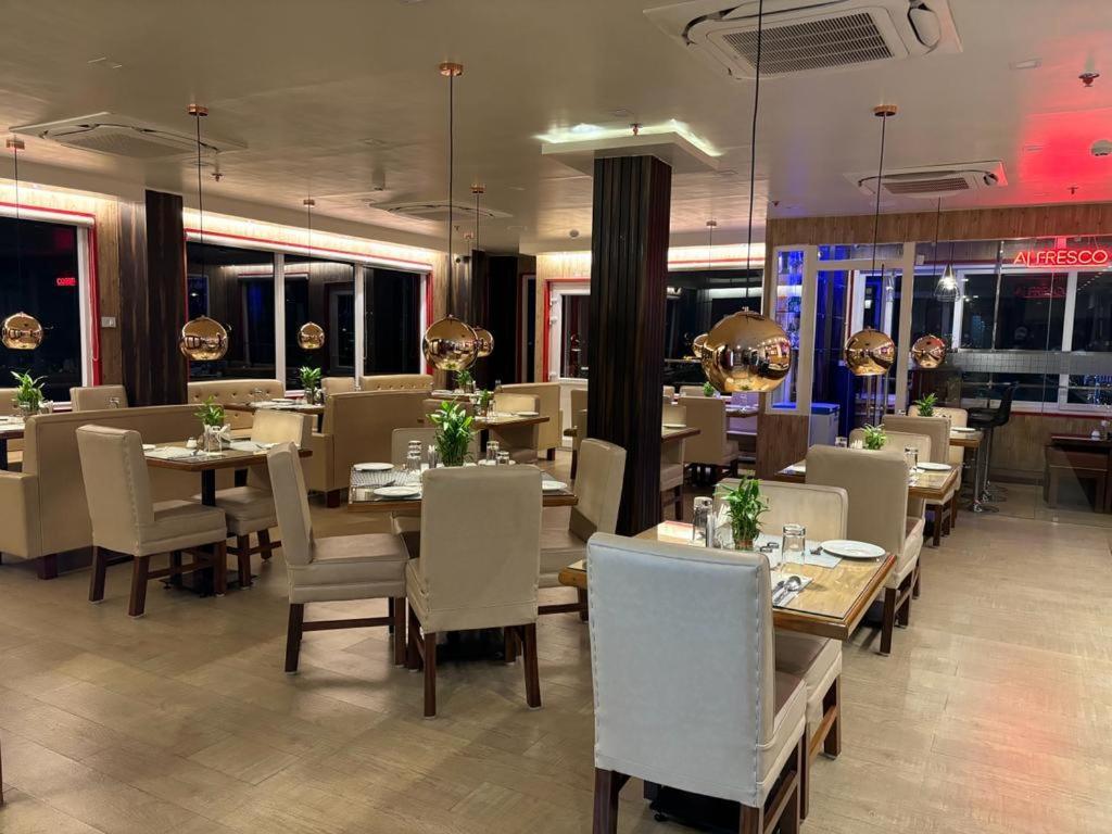 Hotel Golden Orbit Ászánszol Kültér fotó